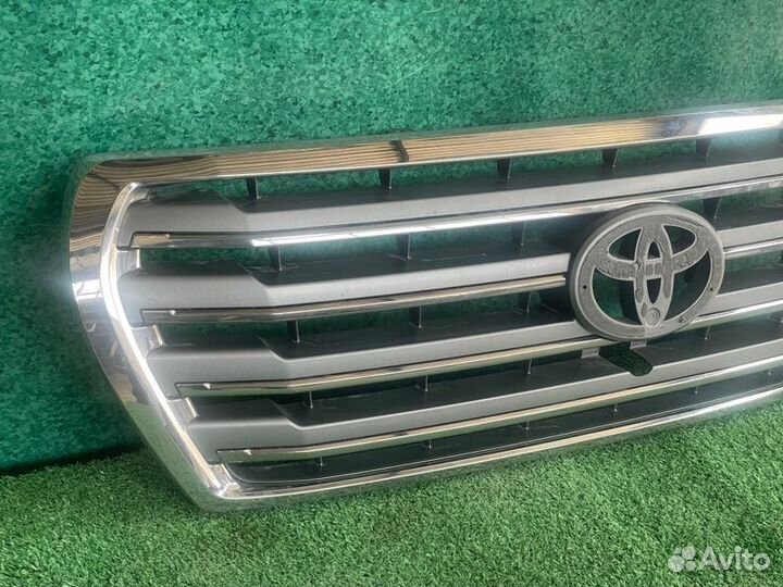 Решетка радиатора Toyota Land Cruier джип 2012