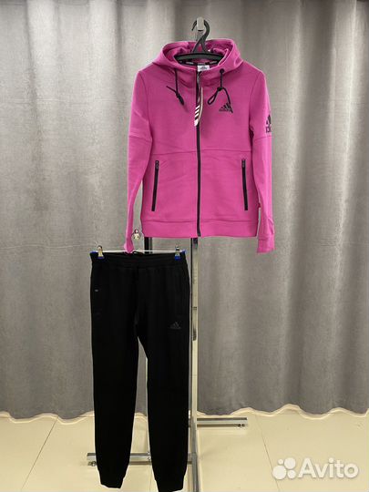 Новые женские спортивные костюмы