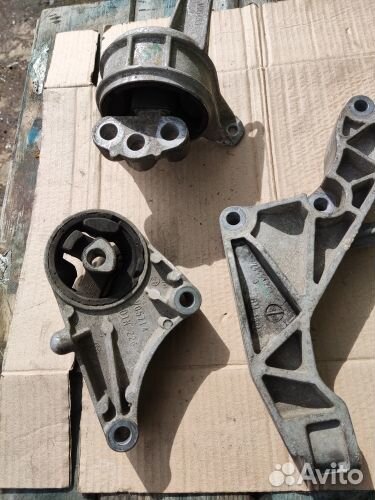 Кронштейны двигателя Опель Астра Н-Зафира Б