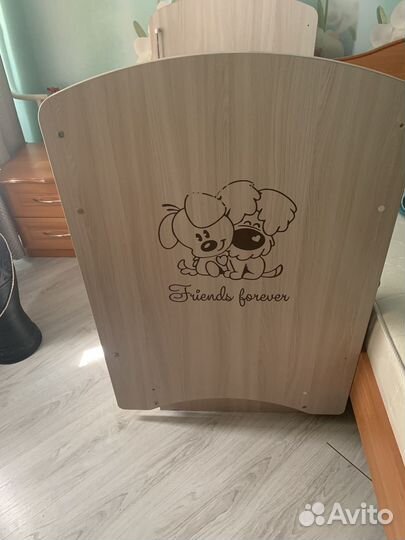 Детская кроватка с маятником и ящиком