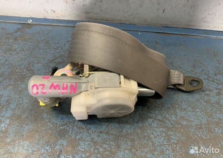 Ремень передний правый Toyota Prius W20