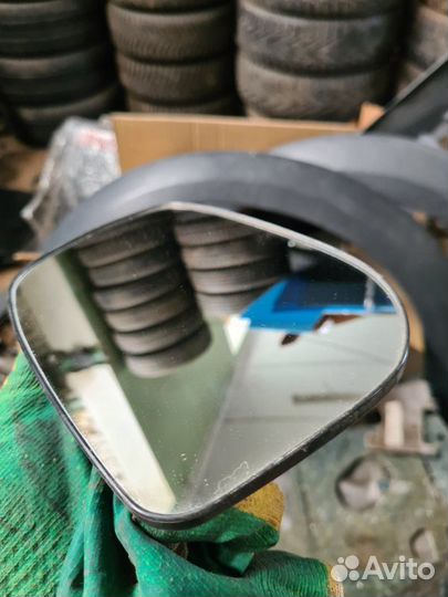 Зеркальный элемент правый Toyota Corolla E150 1.6