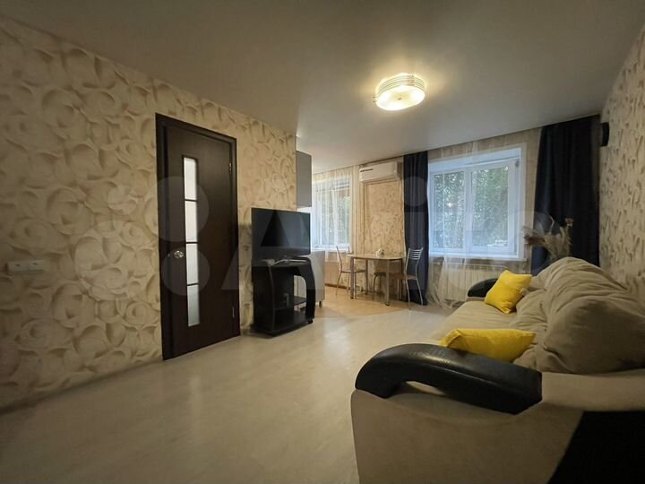 2-к. квартира, 57 м², 1/5 эт.