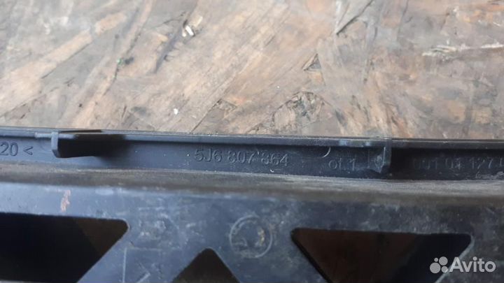 Направляющая заднего бампера правая Skoda Fabia 2