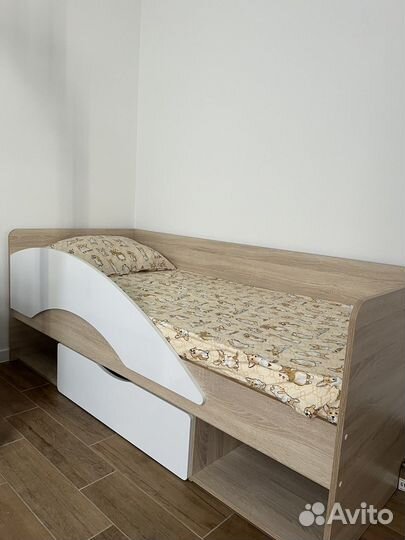 Детска кроватка с бортиком