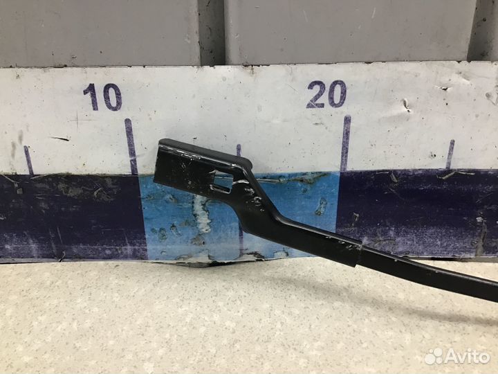 Поводок стеклоочистителя передний правый Skoda Rap