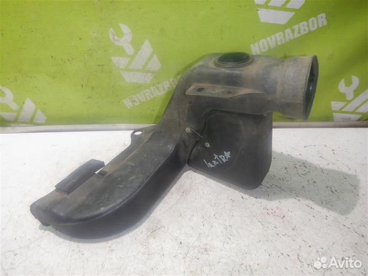 Воздухозаборник (внутри) Хендай Лантра 96-00