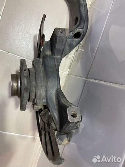 Ступица передняя левая Volkswagen Phaeton 2006