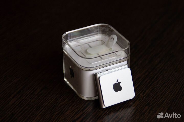 iPod shuffle 4