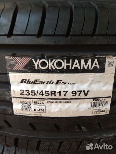 Yokohama BluEarth-ES ES32 A 235/45 R17 97V