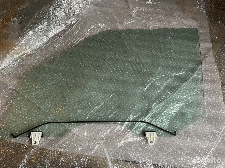 Комплект боковых передних стекол на Инфинити QX-80