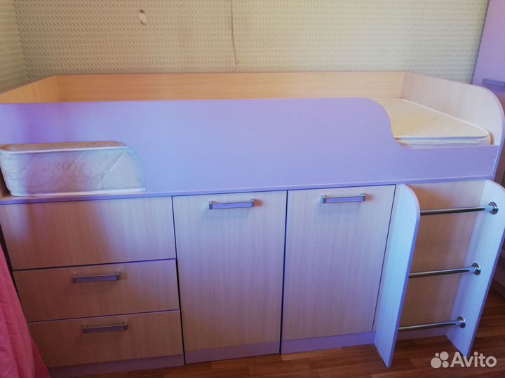 Детская кровать чердак со столом