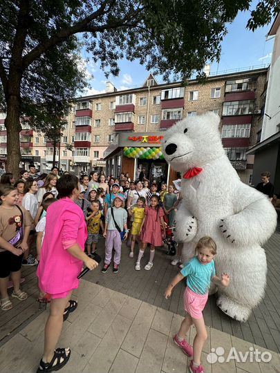 Белый мишка на праздник