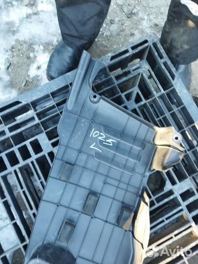 Декоративная крышка двс левая Lexus Gs430 UZS190