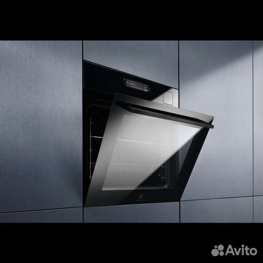 Духовой шкаф Electrolux Intuit 900
