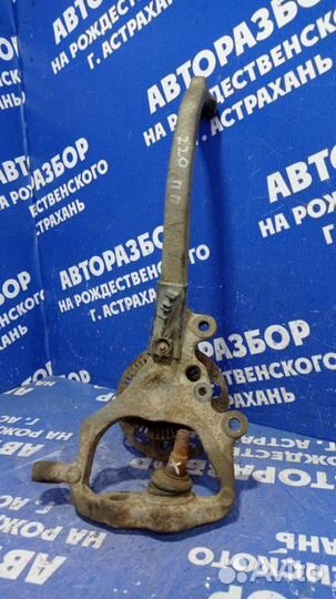 Передний правый поворотный кулак Mercedes-Benz