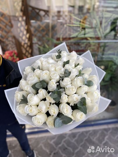 Букет из роз и эвкаплипта