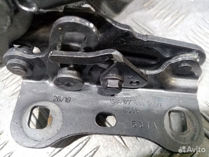 Б/У Петля капота правая#001