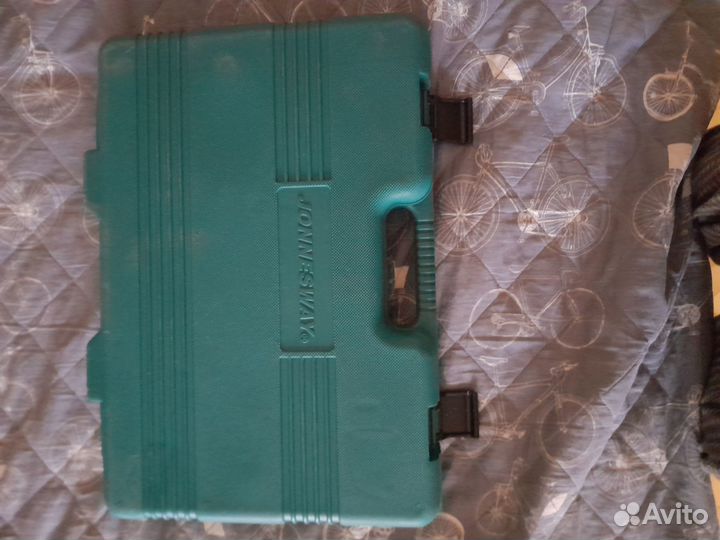 Набор инструментов для авто в чемодане