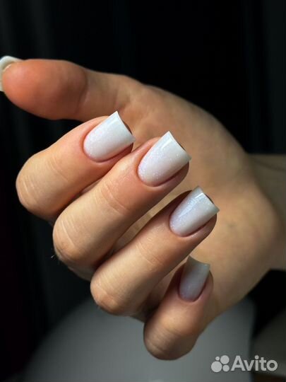 Модель на маникюр