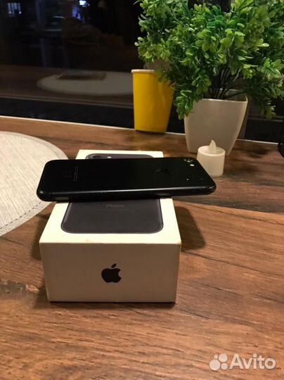 Телефон iPhone 7