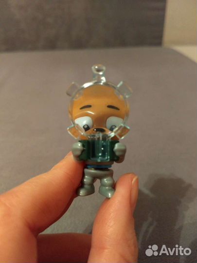 Игрушка из киндера с настоящей лупой