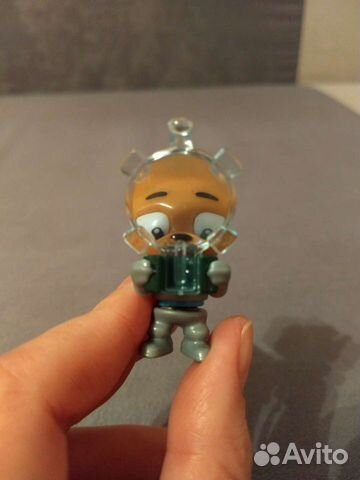 Игрушка из киндера с настоящей лупой