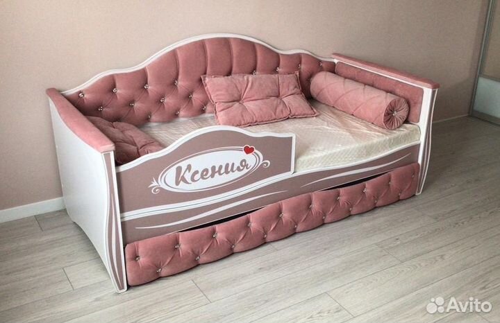 Кровать диван розовая