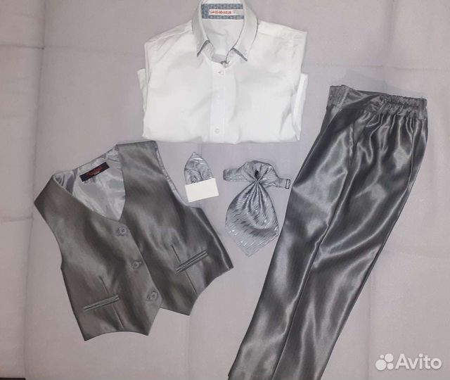 Костюм(жилет,брюки, рубашка)