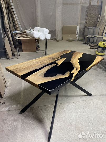 Стол из слэба и смолы