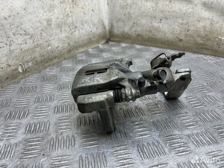 Суппорт тормозной задний правый Honda Accord 6