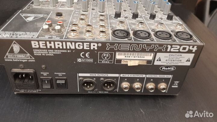 Микшерный пульт Beringer 1204