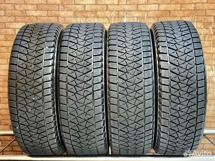 Bridgestone Blizzak DM-V2 225/65 R17