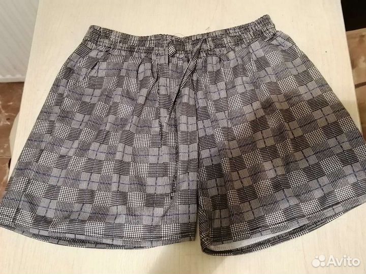 Отдам бесплатно женские шорты новые