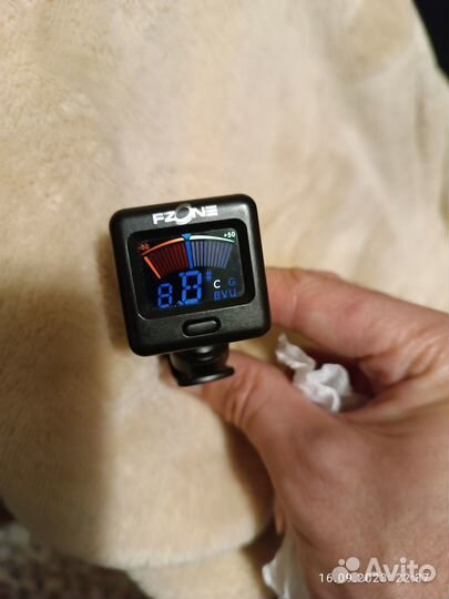 Тюнер для гитары цифровой