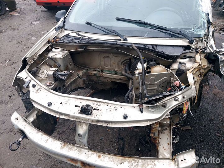 Разбираю renault sandero 2010г