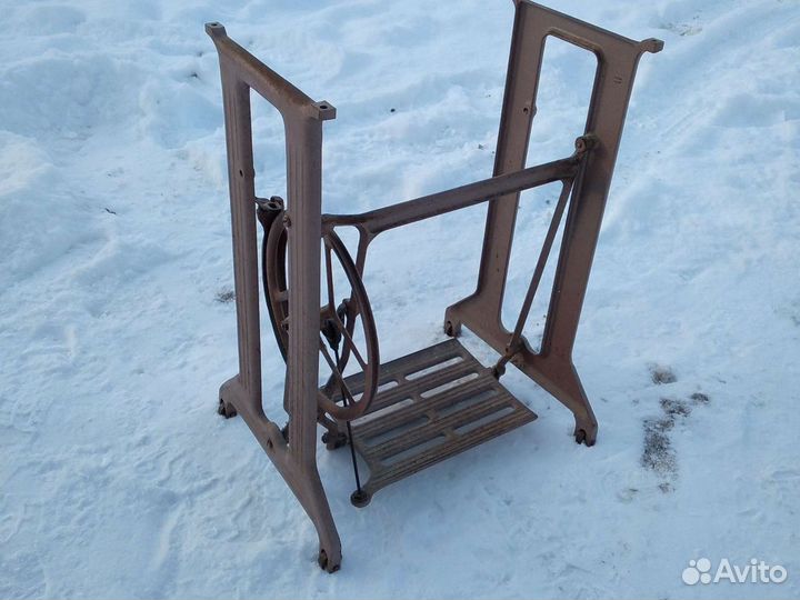 Станина швейной машинки