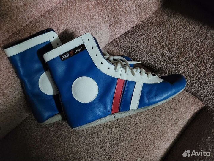 Обувь для единоборств, шлем и перчатки