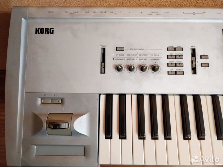 Синтезатор Korg Triton