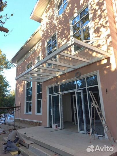 Стеклянный козырек