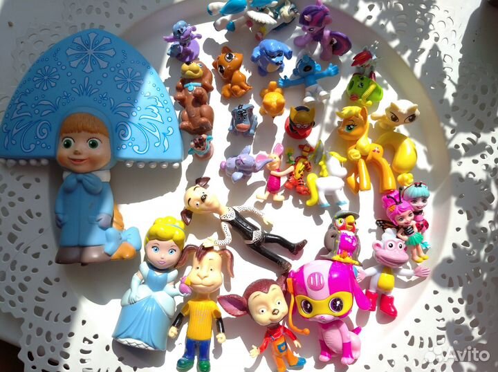 Игрушки/герои мультфильмов/ мелкие игрушки