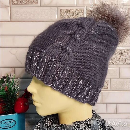Шапка с помпоном