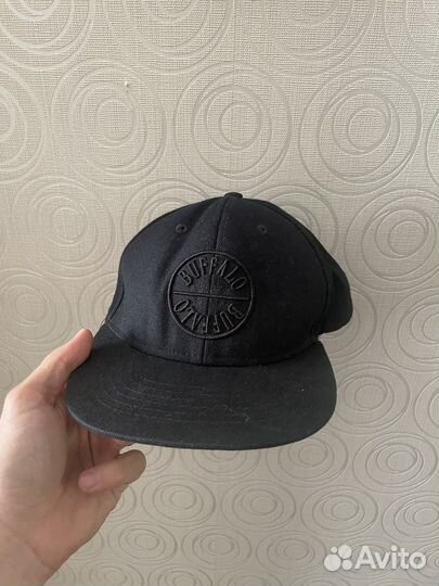 Кепка с прямым козырьком