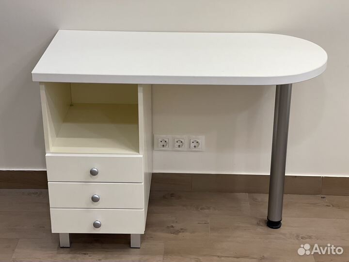 Стол с тумбой