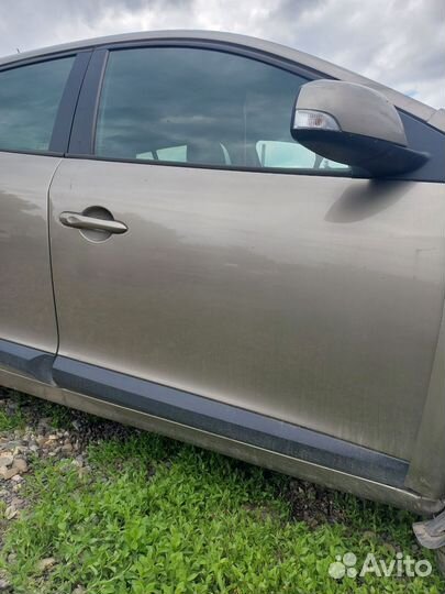 Дверь передняя правая Renault Megan 3