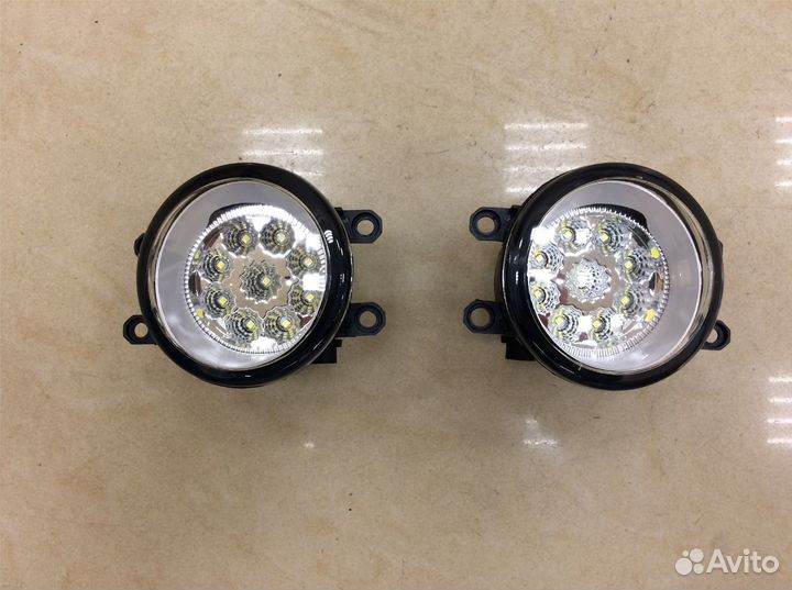 Туманка Toyota RAV4 2005-2013