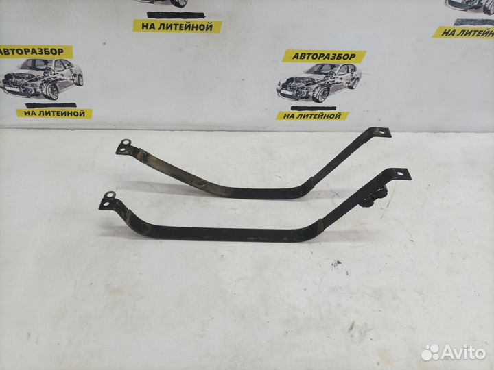 Крепление бака Hyundai Solaris 1