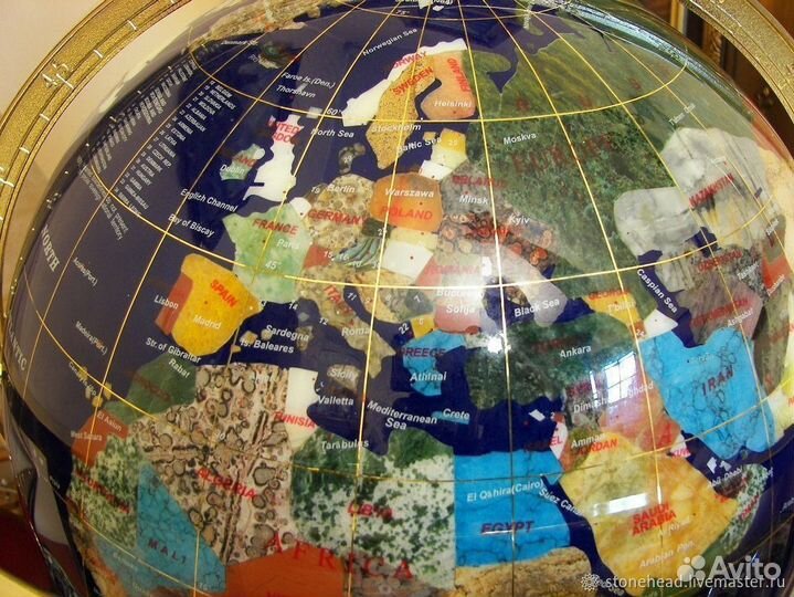 Глобус из полудрагоценных камней