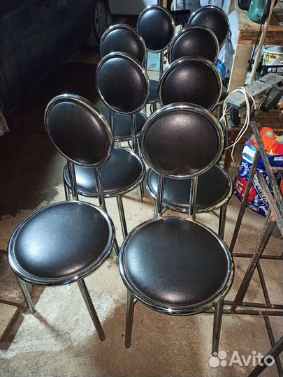 Стол и стулья