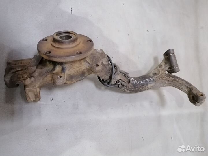 Kулак поворотн.перед.лев.Volkswagen Passat B5 1999